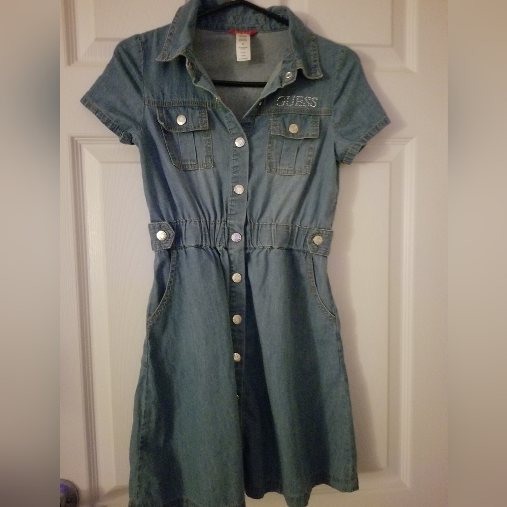 🎀Pre-owned GUESS Girls Denim dress. Color: Light Blue wash. Size: 10🌟